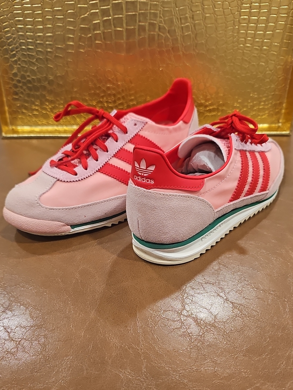 ‼️ADIDAS PINK AND RED RETRO RUNNER SNEAKERS WITH BOX‼️ SL 72OG